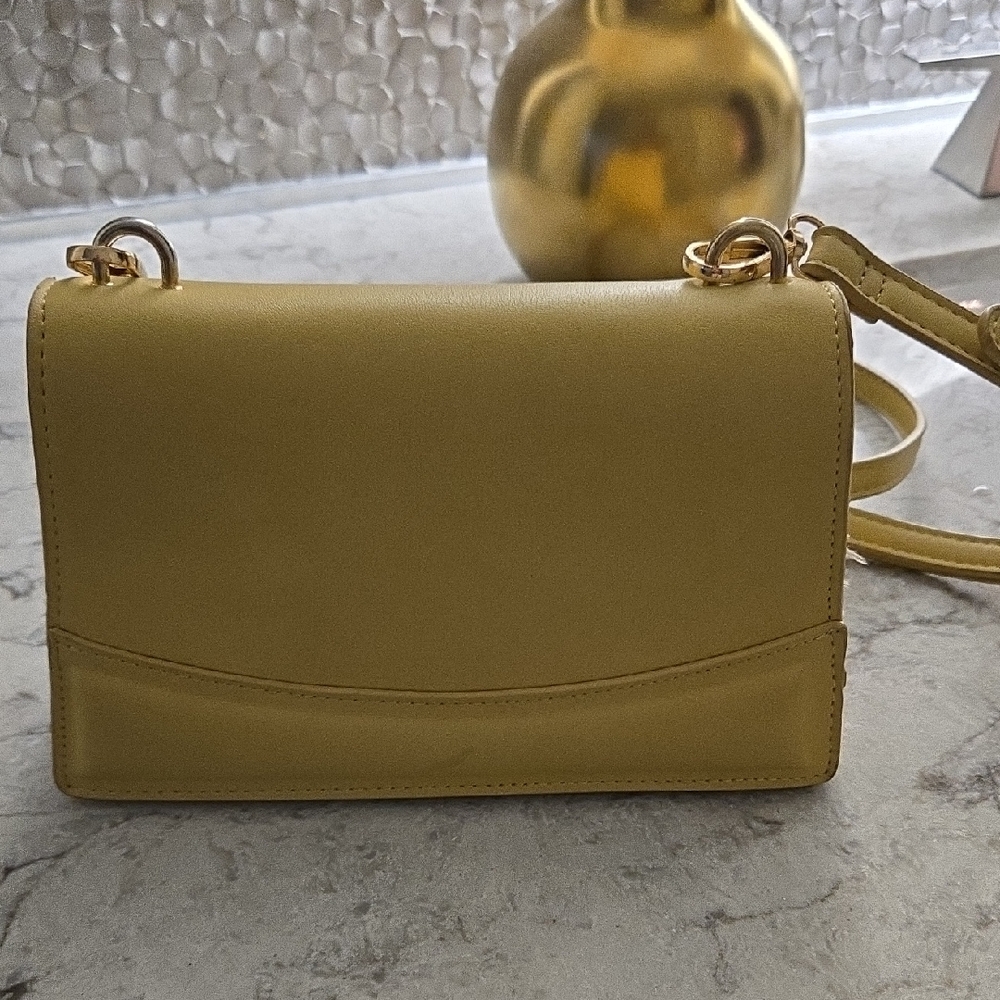 Chic Yellow Crossbody Bag with Chain Strap